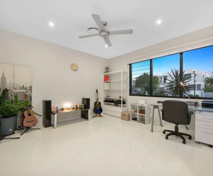 $350, Share-house, 5 bathrooms, Helensvale QLD 4212