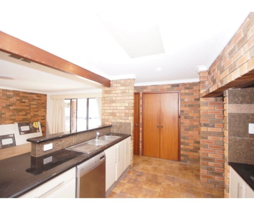 Room for Rent in Leeming, Perth 220, Furnished, S...