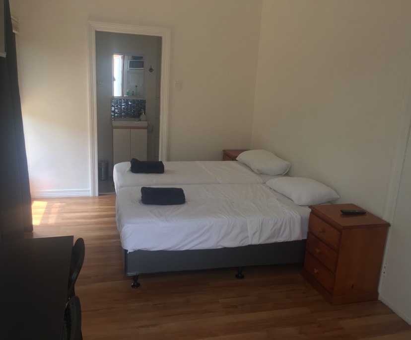 $350, 1-bed, 1 bathroom, Ormeau QLD 4208