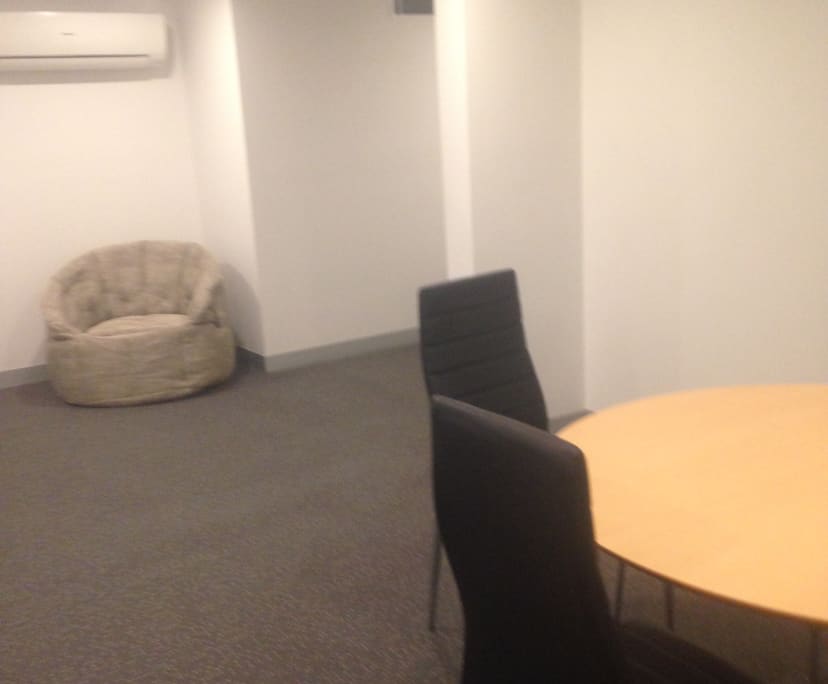 $595, 1-bed, 1 bathroom, Melbourne VIC 3000