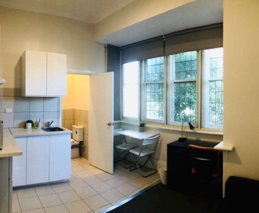 $400, 1-bed, 1 bathroom, Brunswick VIC 3056