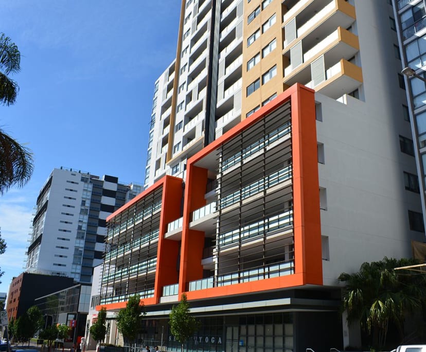 Furnished room with ensuite in a flatshare