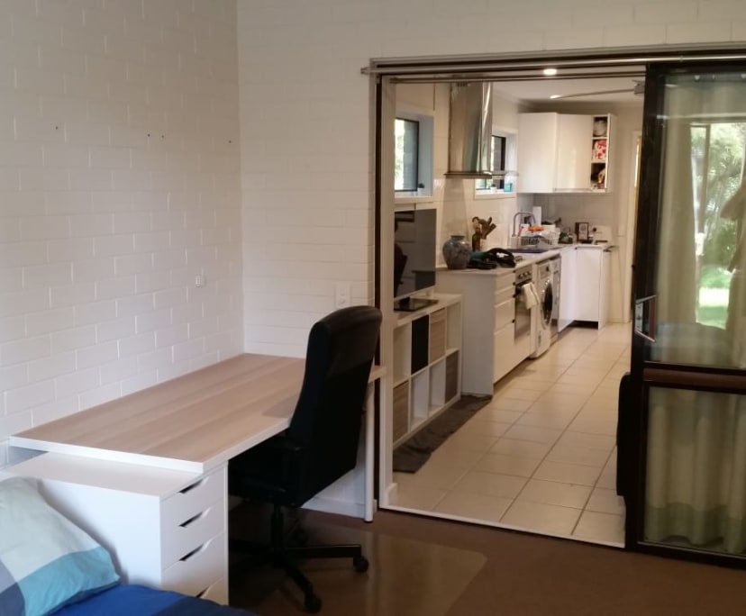 $360, 1-bed, 1 bathroom, Holland Park West QLD 4121