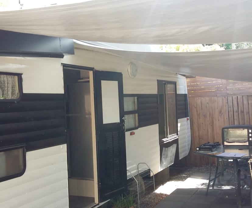 Whole property with 1 room for rent