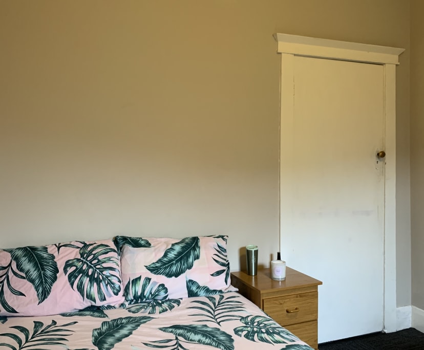 Room in a share house
