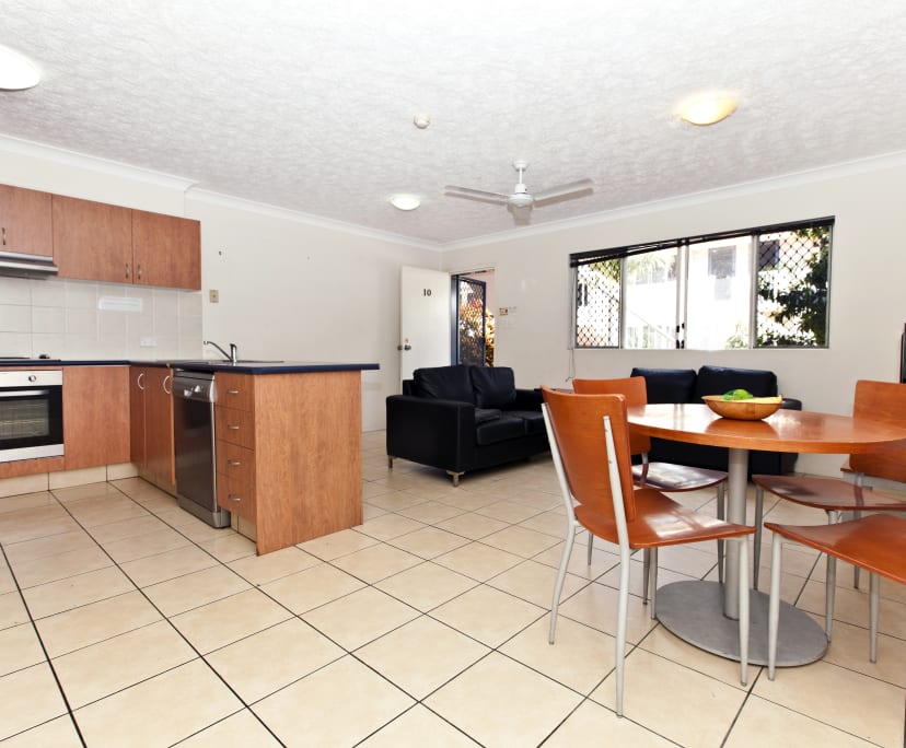 $320, Student-accommodation, 3 bathrooms, Ashmore QLD 4214