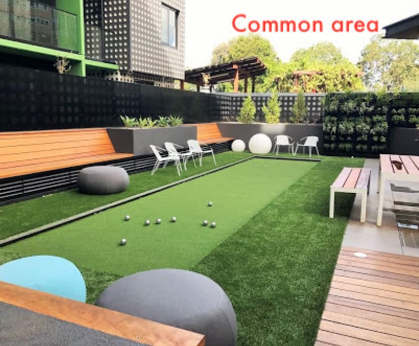 Room for Rent in Carlton North, Melbourne 400, Fu...