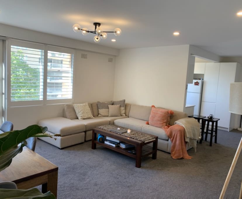 Furnished room in a flatshare
