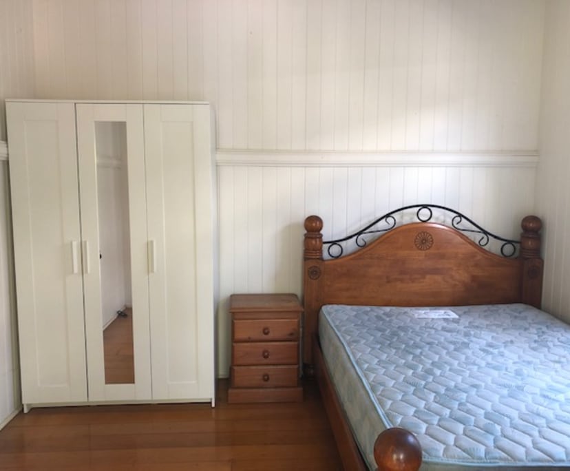 $220, Share-house, 3 bathrooms, Kangaroo Point QLD 4169