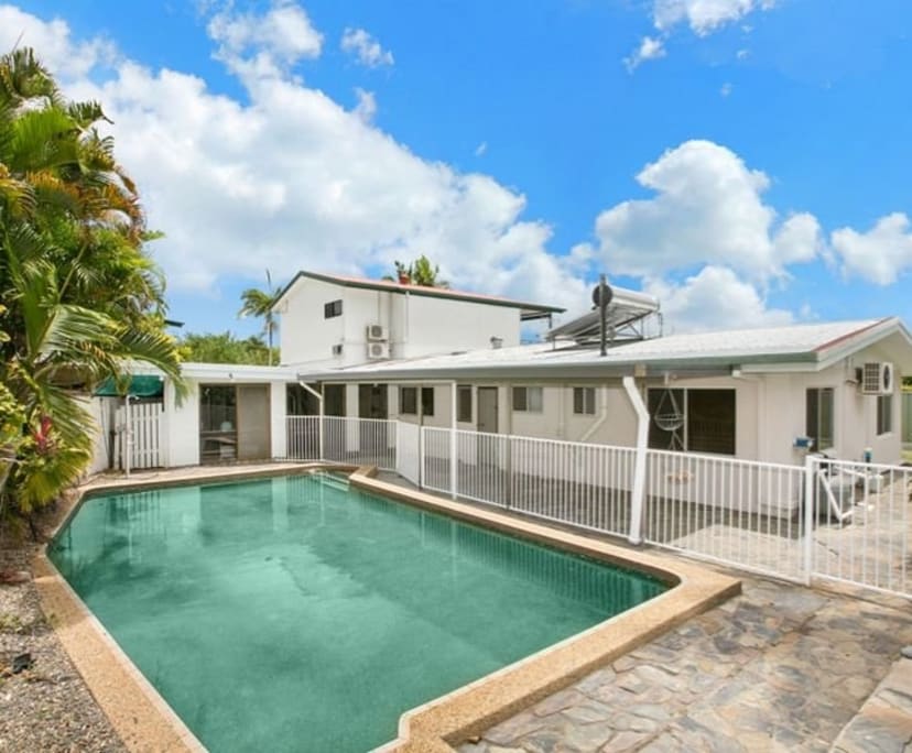 2 Rooms for Rent in Bayview Heights, Cairns 2002...