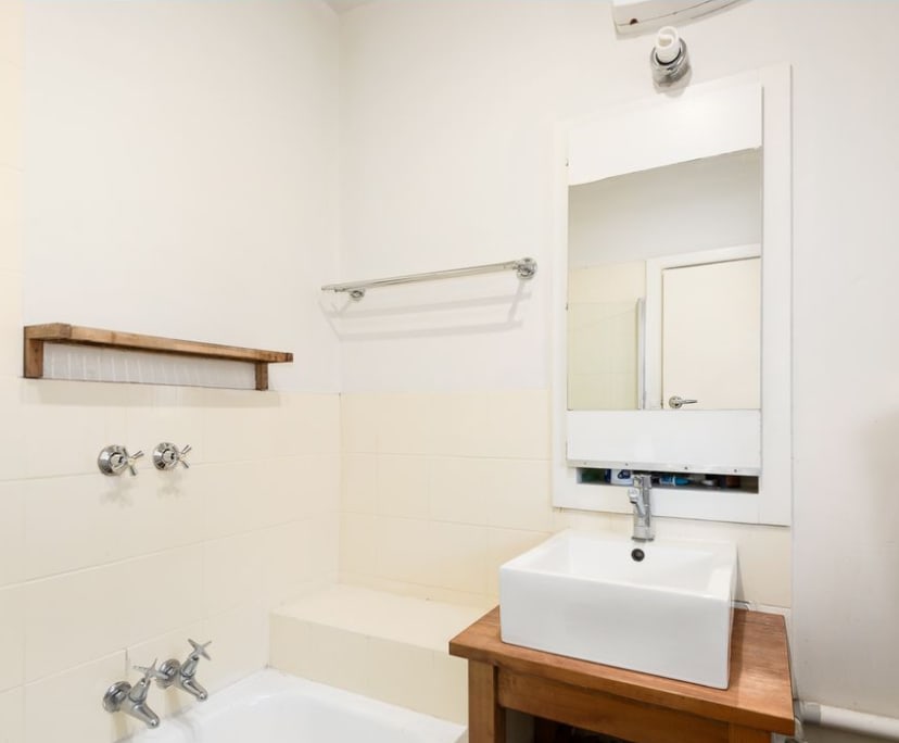Furnished room in a flatshare