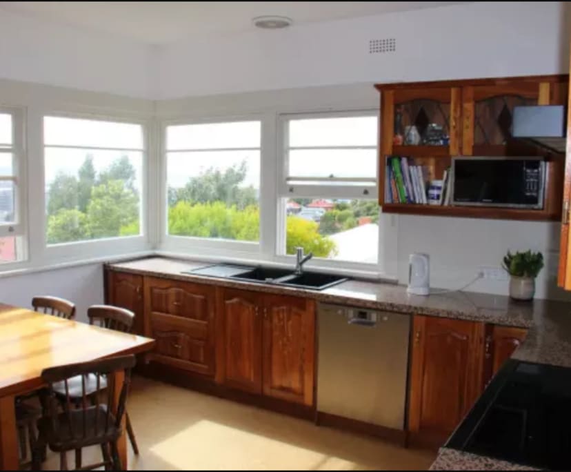 Room for Rent in West Hobart, Hobart 350, Furnish...