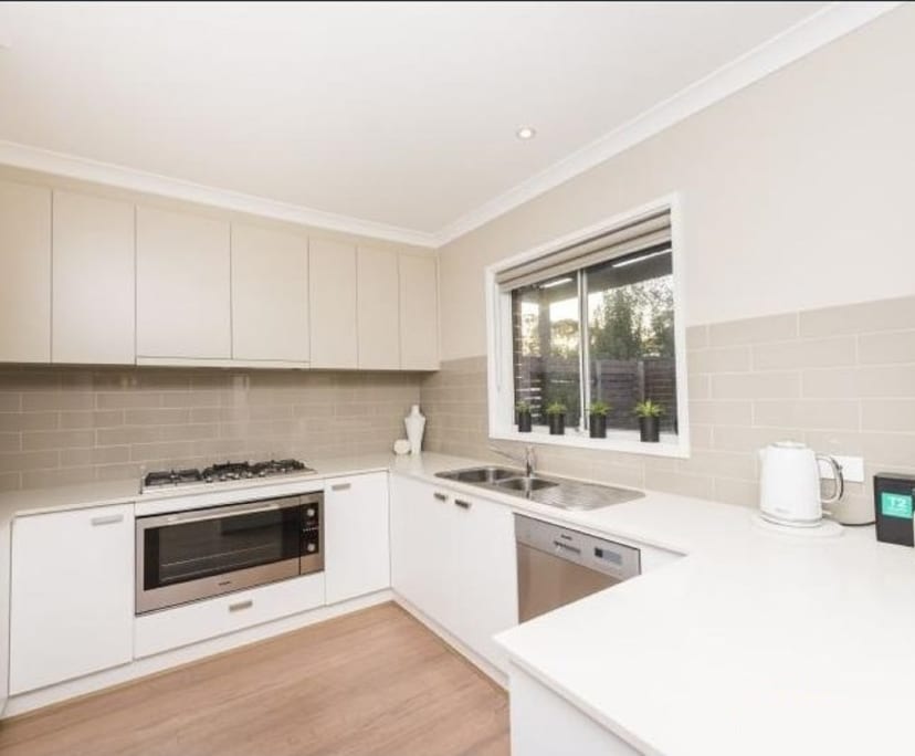 Room for Rent in Mawson, Canberra 300, Furnished,...