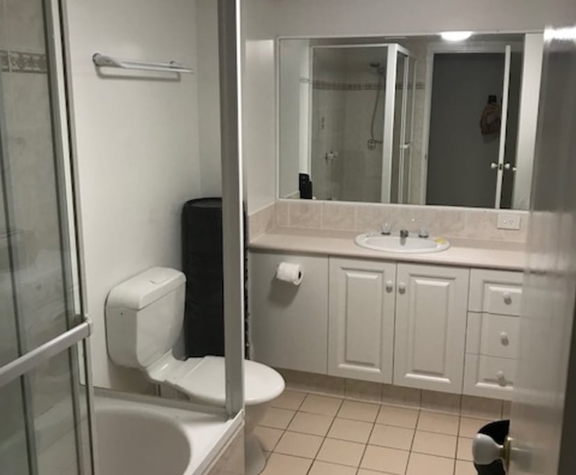 $420, Flatshare, 2 bathrooms, Surfers Paradise QLD 4217