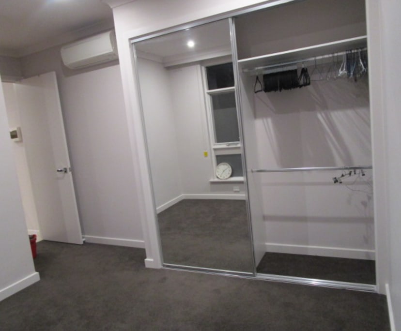 $350, 1-bed, 1 bathroom, Saint Kilda East VIC 3183