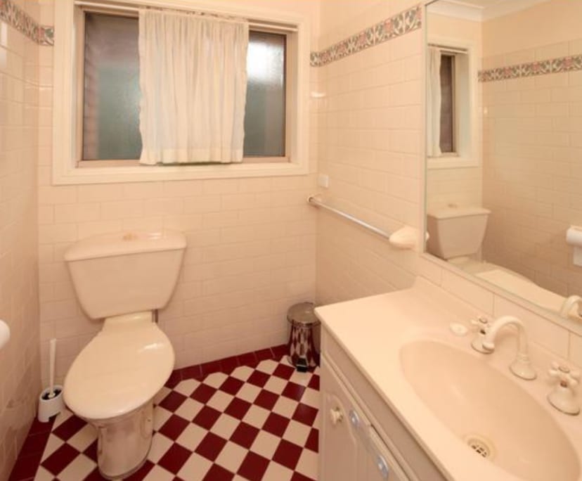 $180, Share-house, 4 bathrooms, Estella NSW 2650