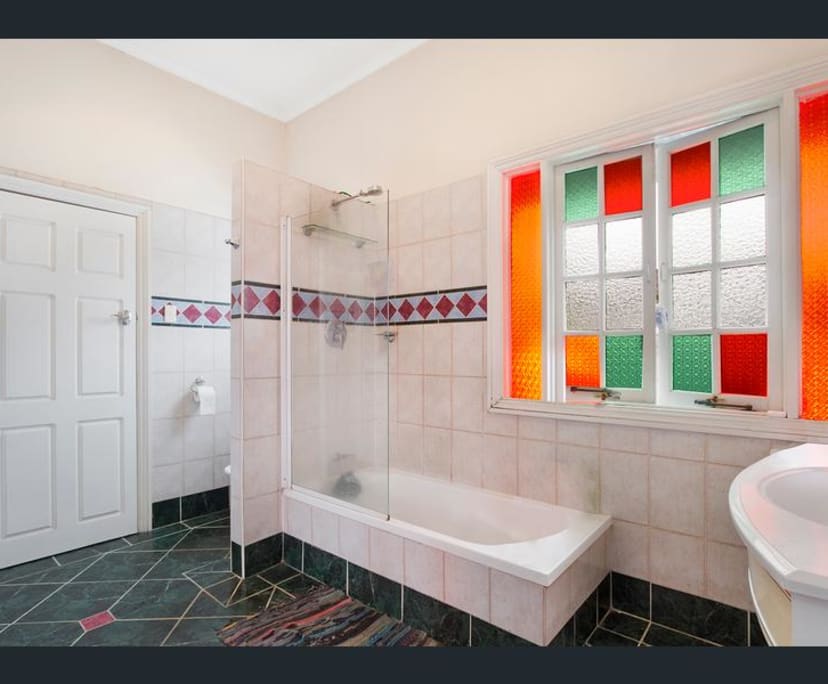 $180, Share-house, 5 bathrooms, East Brisbane QLD 4169
