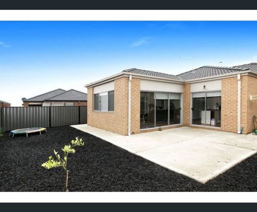 Room for Rent in Craigieburn, Melbourne 160, Unfu...