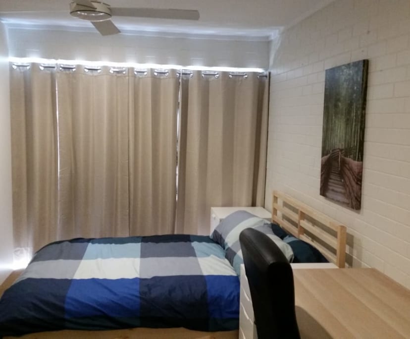$360, 1-bed, 1 bathroom, Holland Park West QLD 4121