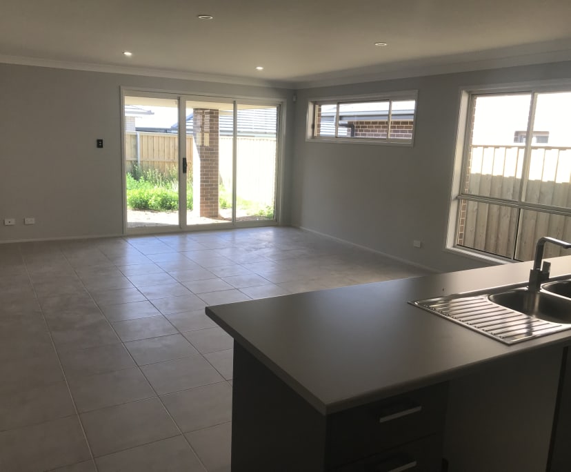 $250, Share-house, 4 bathrooms, Claymore NSW 2559