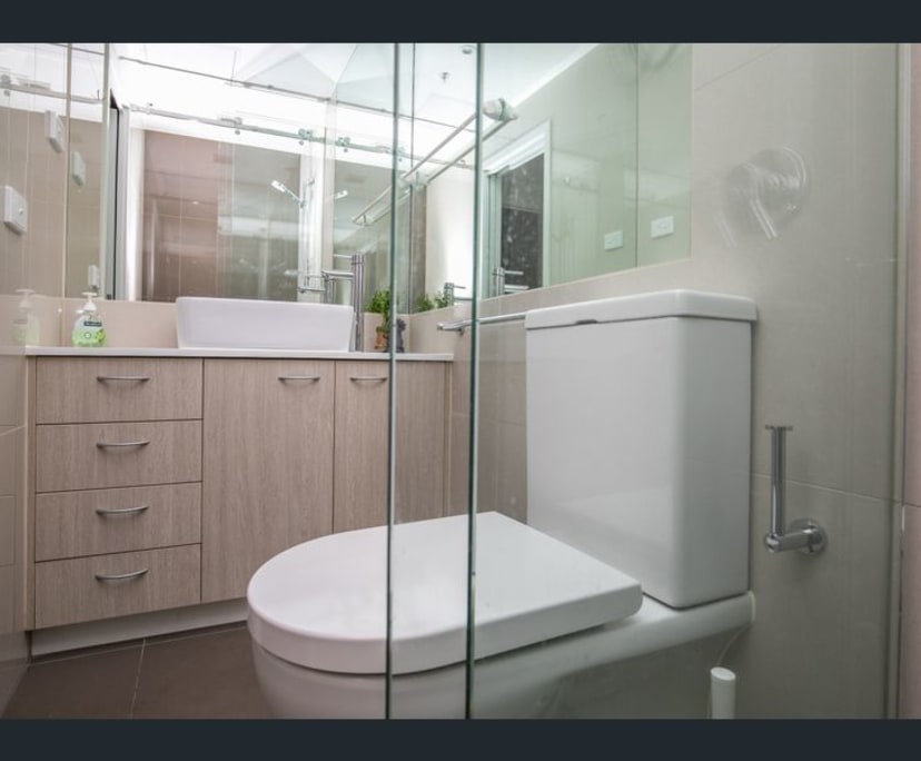 $350, 1-bed, 1 bathroom, West Melbourne VIC 3003