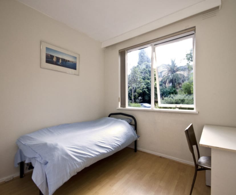 Furnished room in a flatshare