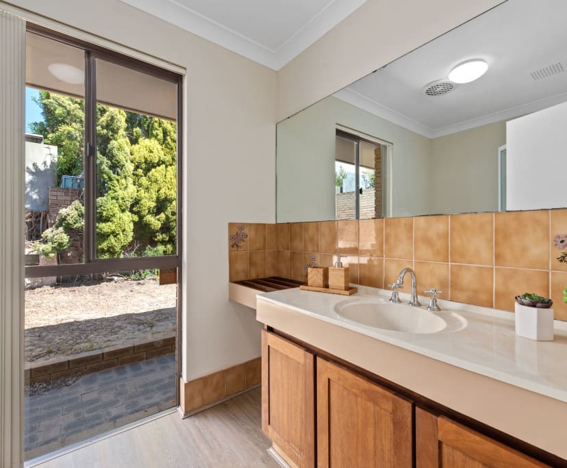 Room for Rent in Woodvale, Perth 180, Furnished,