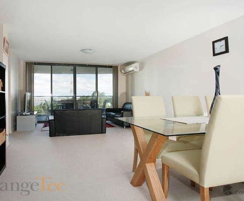 Furnished room with ensuite in a flatshare