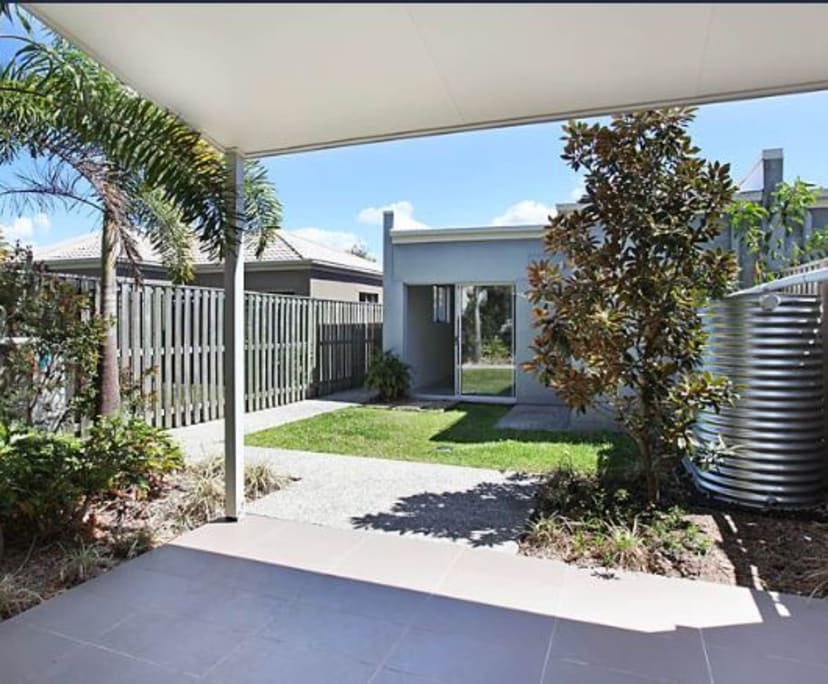 Room for Rent in Upper Coomera, Gold Coast 240, F...