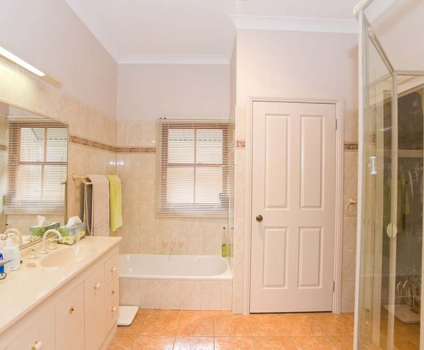 $205, Share-house, 6 bathrooms, Milton QLD 4064