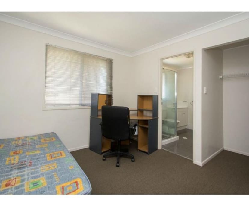 Room for Rent in Kearneys Spring, QLD 175, Furnis...