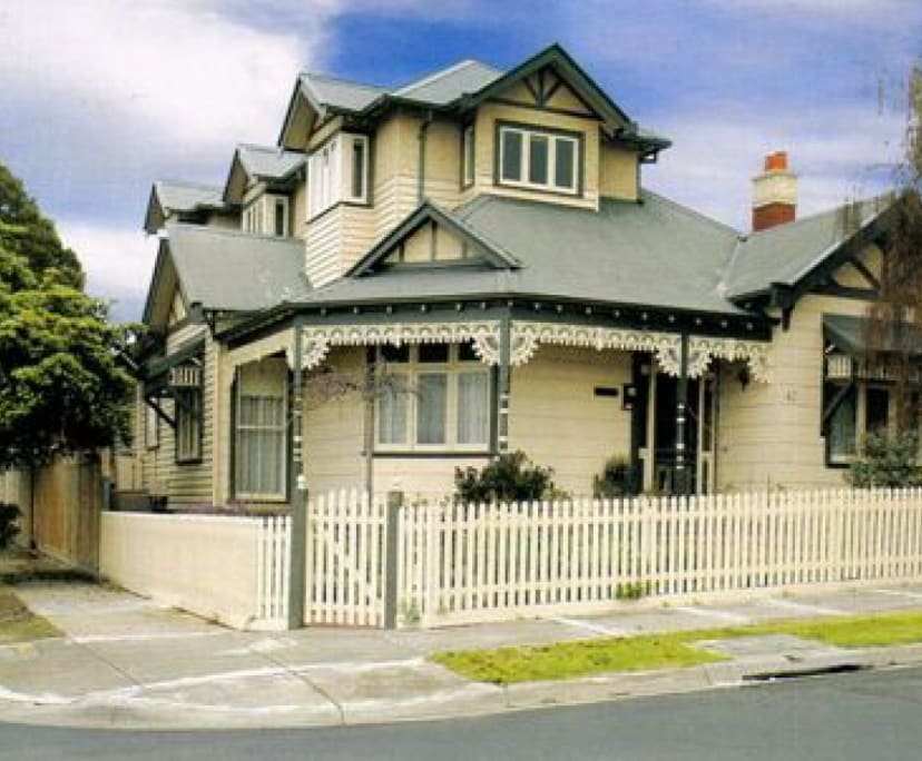 Room in a share house