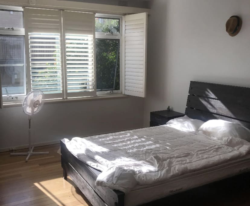 Furnished room in a flatshare