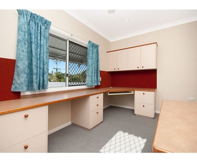 Room for Rent in Hermit Park, Townsville 165, Fur...