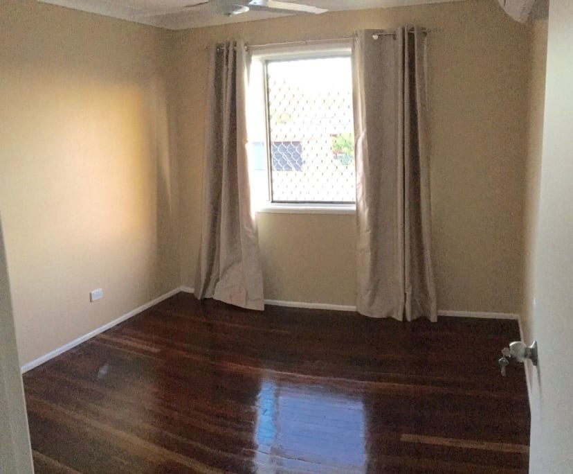 Room in a share house