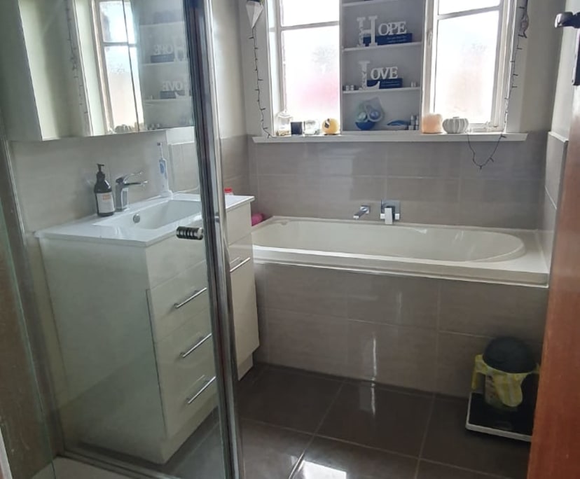 $195, Share-house, 3 bathrooms, Saint Albans VIC 3021