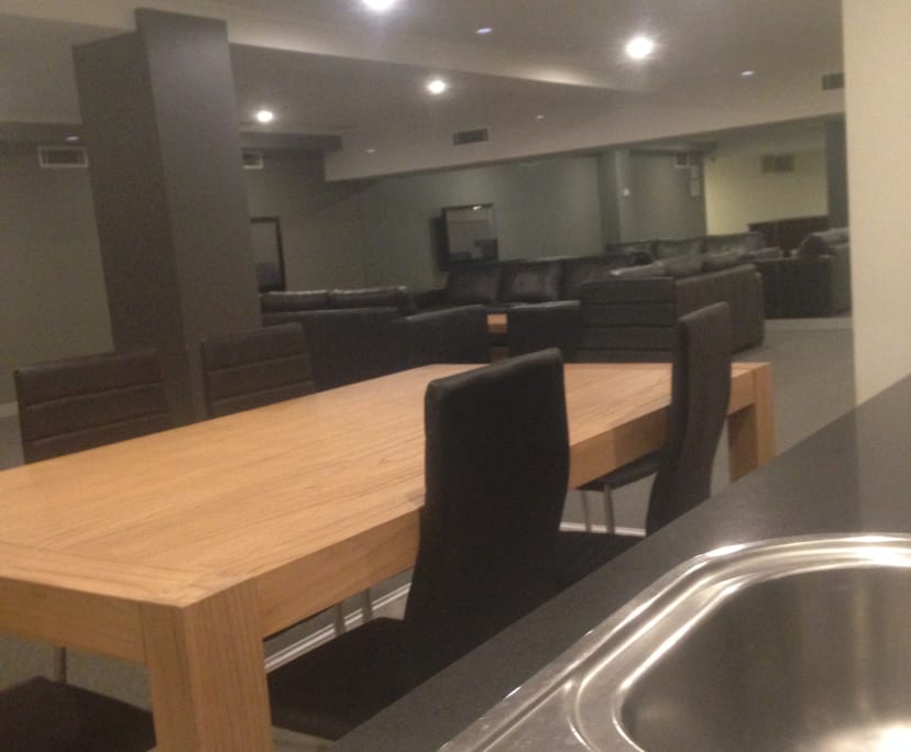 $595, 1-bed, 1 bathroom, Melbourne VIC 3000