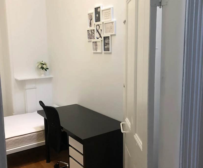 Furnished room in a share house