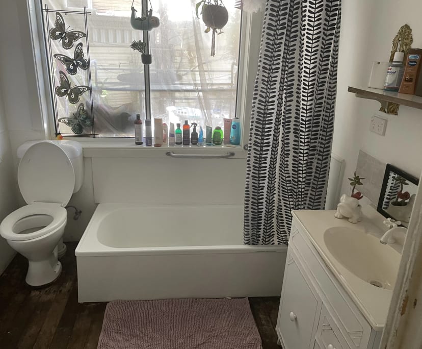 Room in a share house