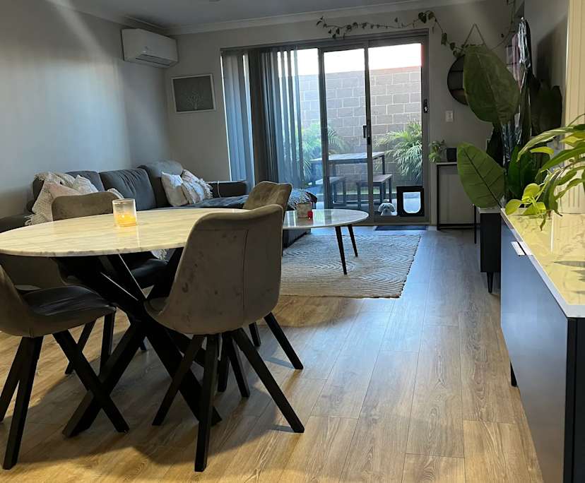 Furnished room in a flatshare