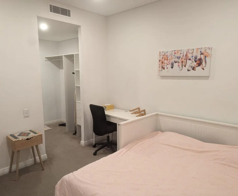 Furnished room with ensuite in a flatshare