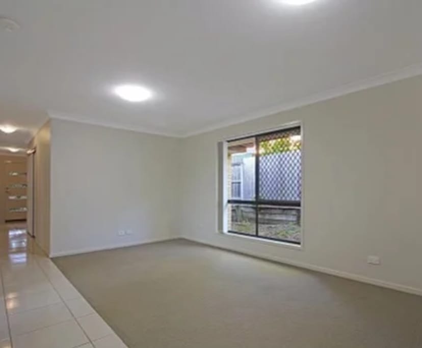 Room for Rent in Eight Mile Plains, Brisbane 250,...