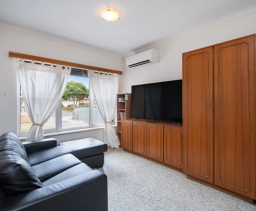 2 Rooms for Rent in Croydon Park, Adelaide 22035...