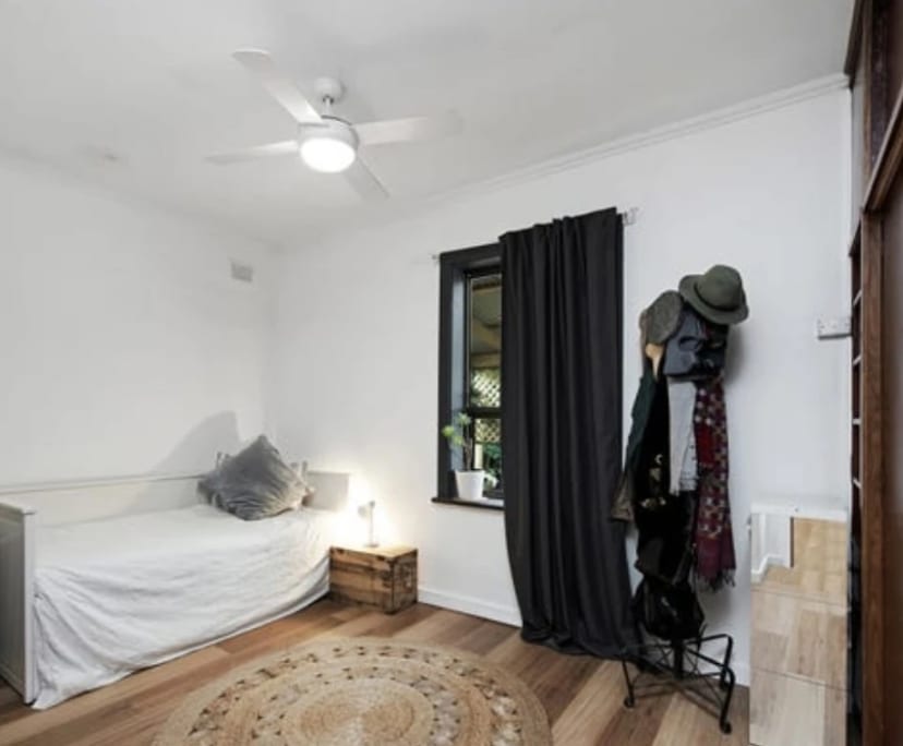 Room in a share house