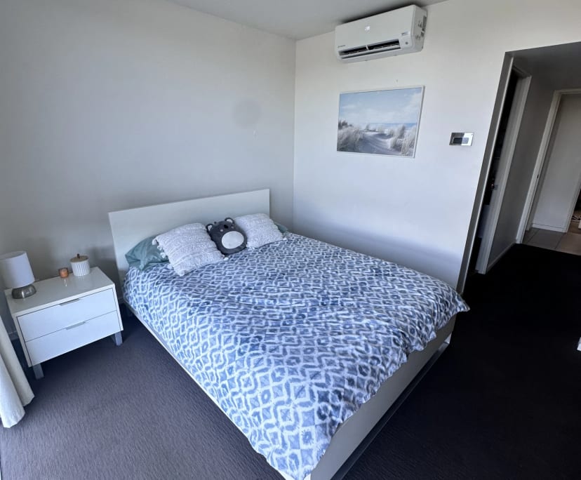 Furnished room with ensuite in a flatshare