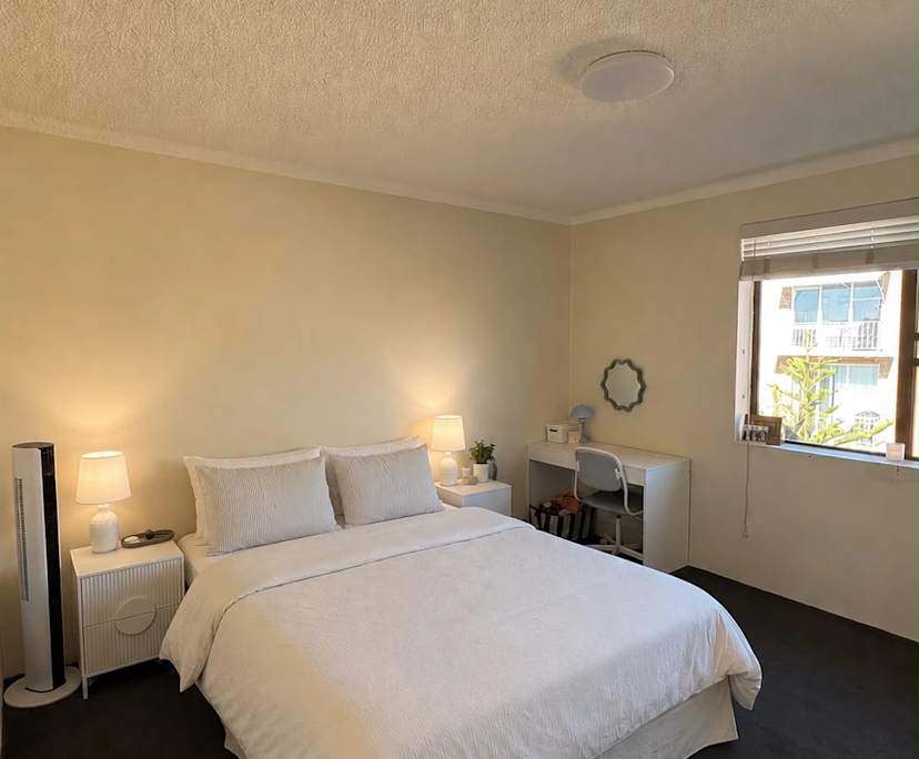 Furnished room in a flatshare