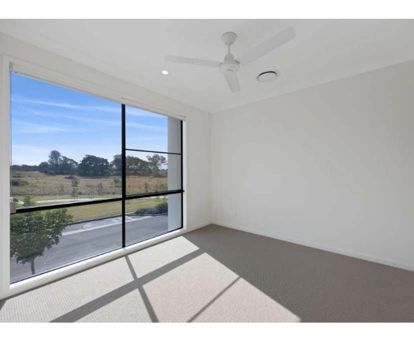 $320, Share-house, 3 bathrooms, Redland Bay QLD 4165