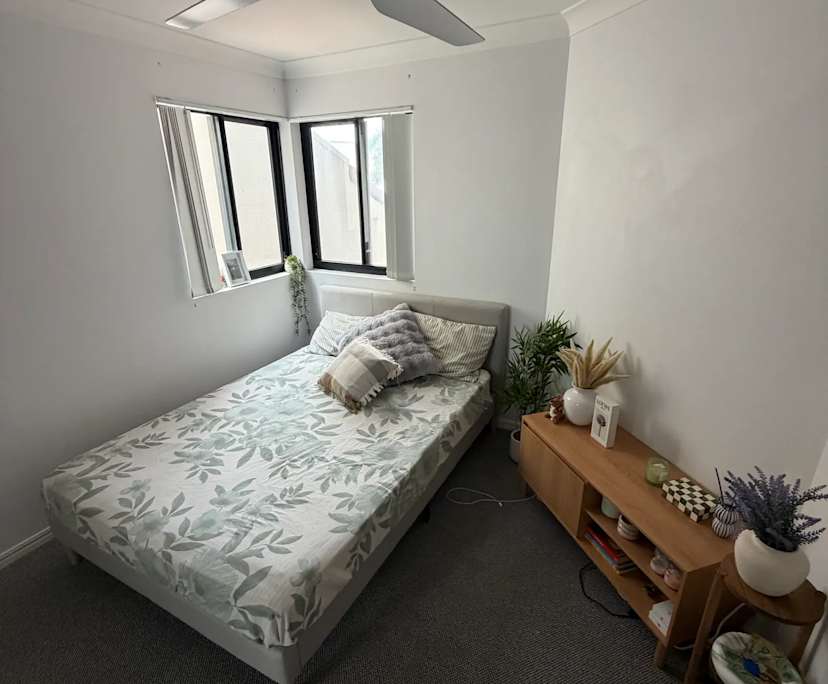$350, Flatshare, 3 bathrooms, Miami QLD 4220
