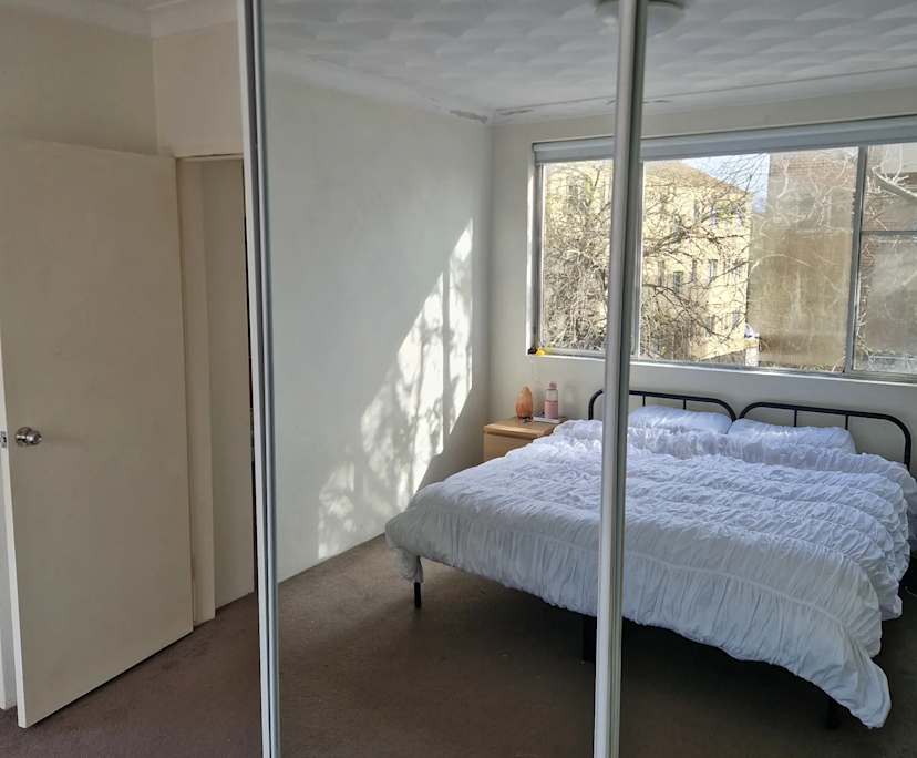 Furnished room in a flatshare
