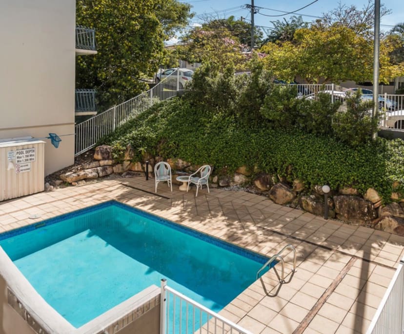 $325, 1-bed, 1 bathroom, West End QLD 4101